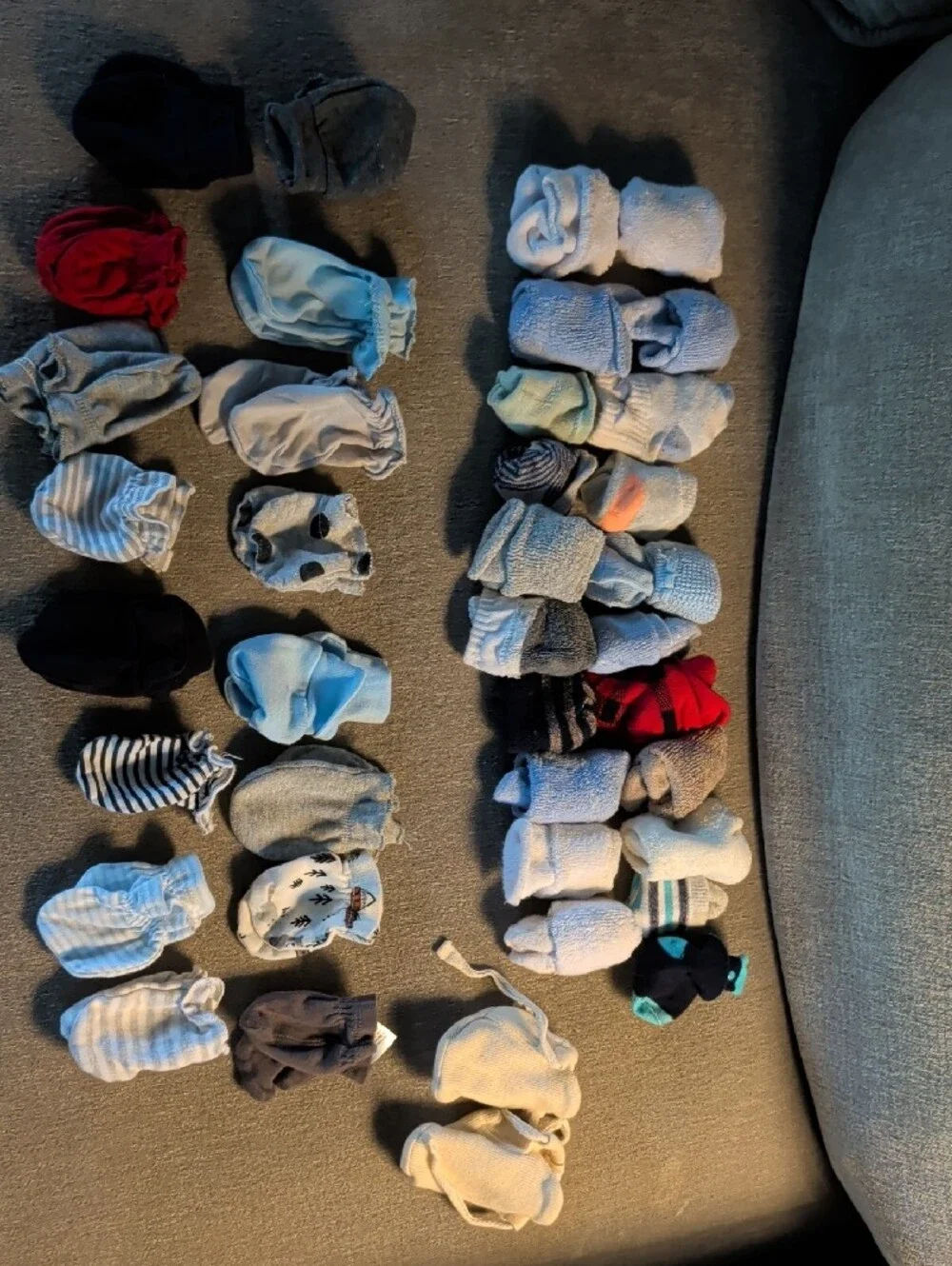 Burp Cloths/ Bibs/ Socks/ Mitts 0-3 Mo